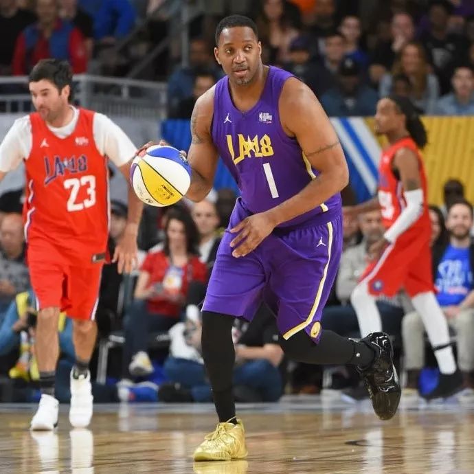 而哈登凭借 而哈登凭借