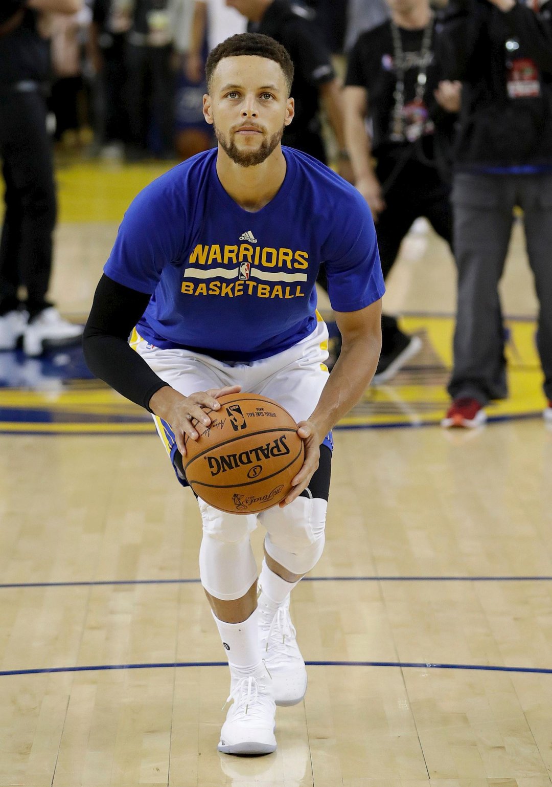 引了众多球 引了众多球