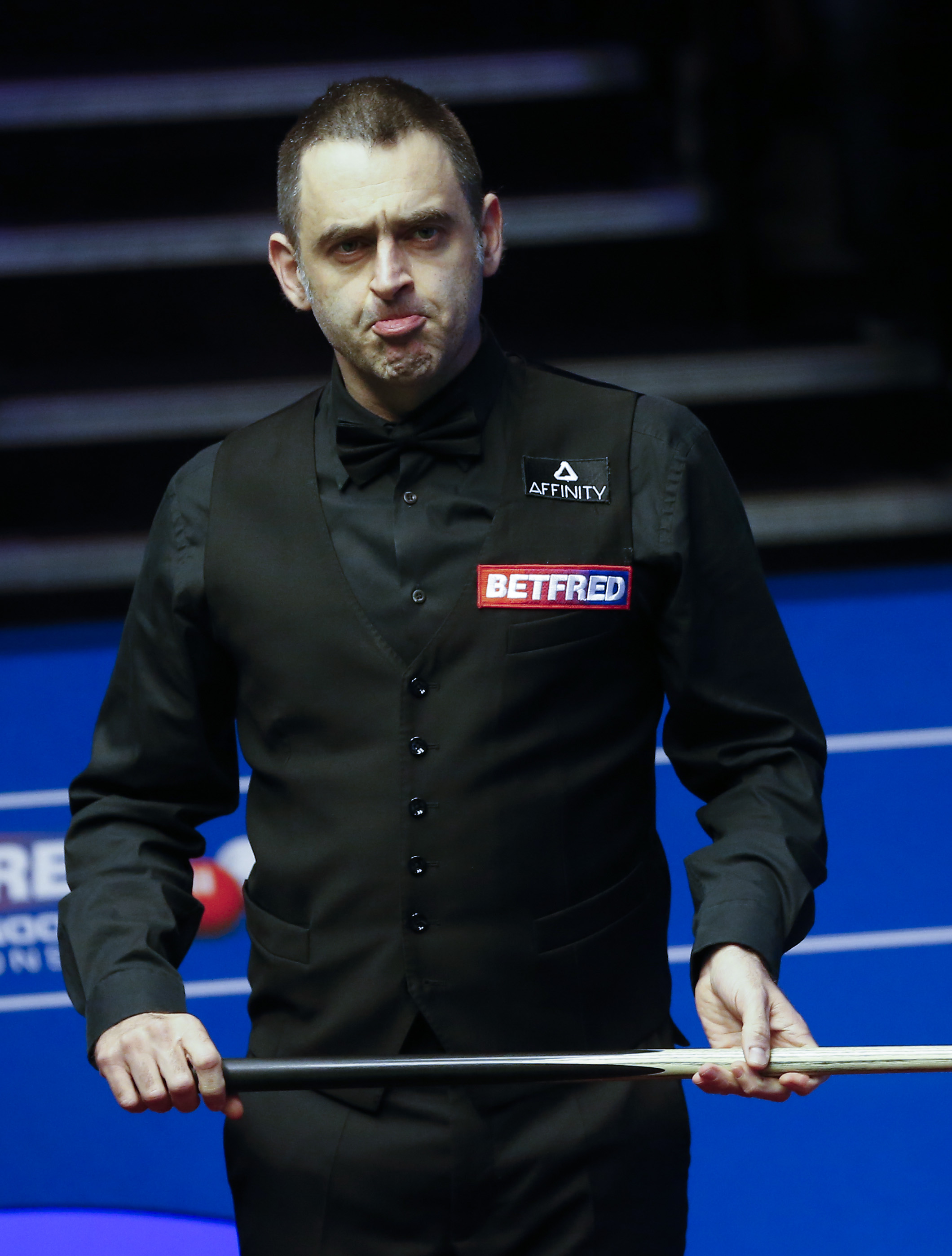 以纪念他对 以纪念他对