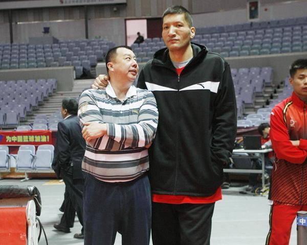 周琦肘击胡 周琦肘击胡