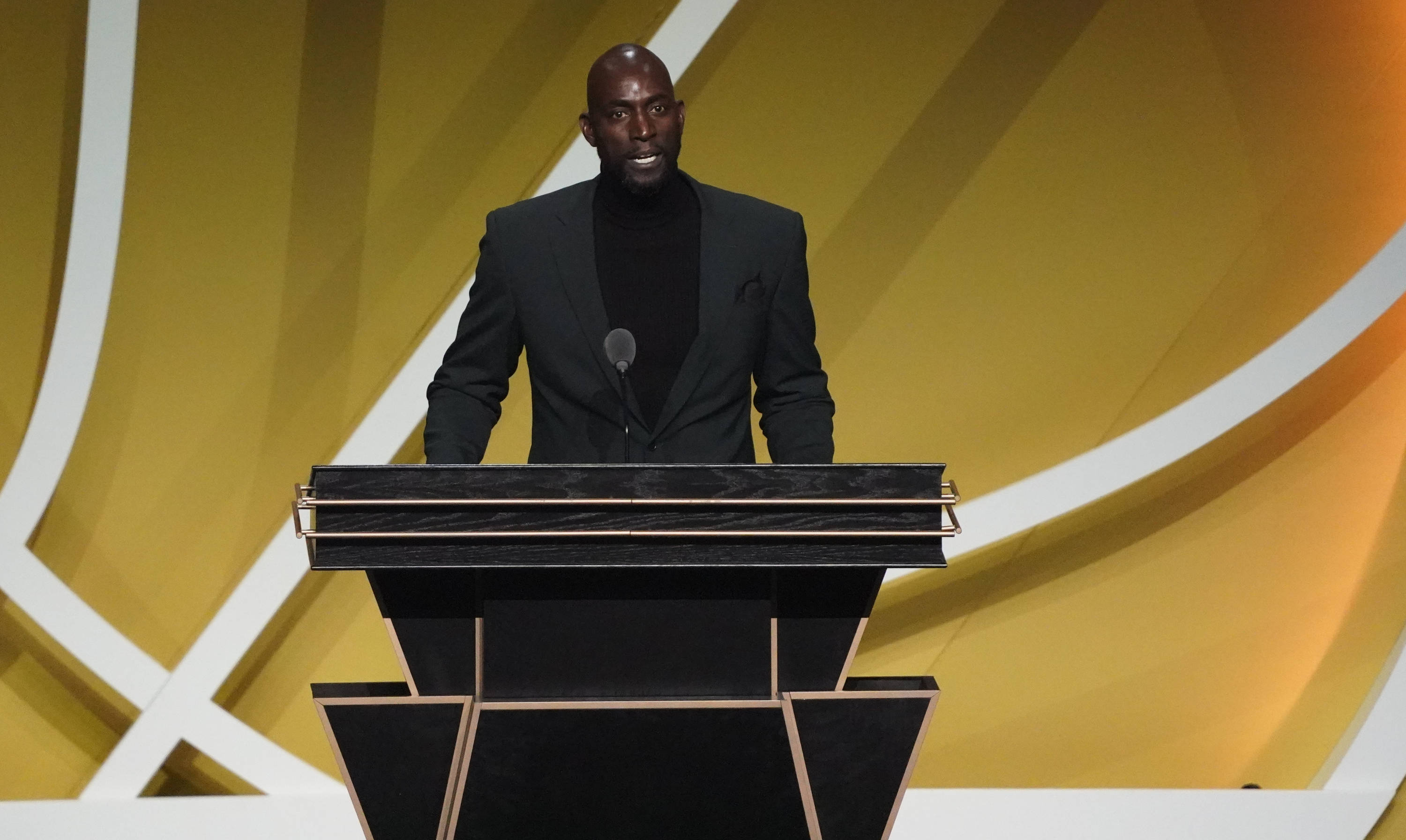 逼抢时伸手 逼抢时伸手